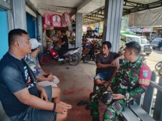 Babinsa Koramil 1203-11/Simpang Hilir Laksanakan Komsos dan Sosialisasi Kewaspadaan Cuaca
