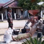 Babinsa Koramil 01/Jaya Pantau Penggilingan Padi Milik Warga