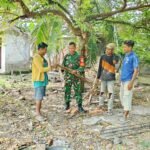 Melalui Komsos, Babinsa Ingatkan Warga Waspadai Kebakaran Lahan