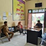 Sinergi di Kantor Desa, Babinsa Koramil 1203-11/Simpang Hilir Kawal Data Bantuan Tunai