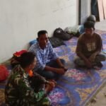 Babinsa Koramil 05/Panga Laksanakan Komsos Bersama Pekerja Bangunan