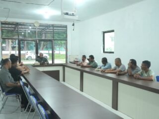 Korem 012/TU Bagikan Parcel Lebaran kepada KPA dan Forkap Aceh Barat