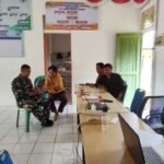 Pererat Silaturahmi, Babinsa Koramil 1203-04/Simpang Hulu Gelar Komsos di Desa Labai Hilir