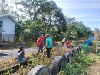 Babinsa Binuang Aktif Bersama Warga Jaga Kebersihan Lingkungan