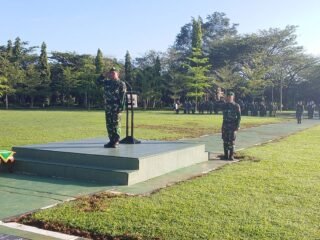 Kasi Log Kasrem 012/TU Bacakan Amanat Pangdam IM dalam Upacara Bulanan