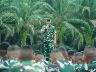 Danrem 012/TU Tekankan Disiplin dan Loyalitas Saat Kunjungi Yon TP 957