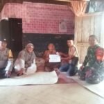 Pemdes Pasi Geulima Salurkan BLT-DD, Babinsa Koramil Teunom Turut Dampingi
