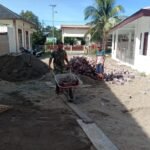 Babinsa Koramil 06/Teunom Bantu Pembangunan Fasilitas WC di TPA Darul Arqam