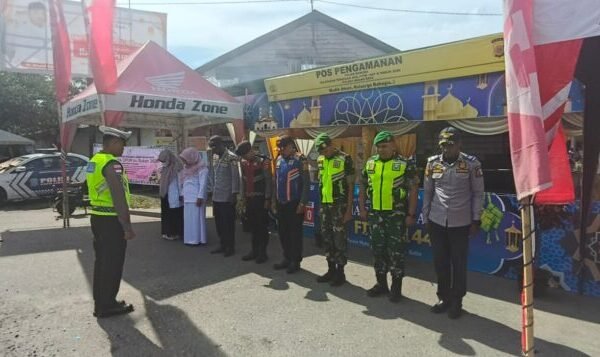 Sinergi TNI-Polri, Personel Jajaran Korem 012/TU Jaga Kelancaran Lalu Lintas Lebaran