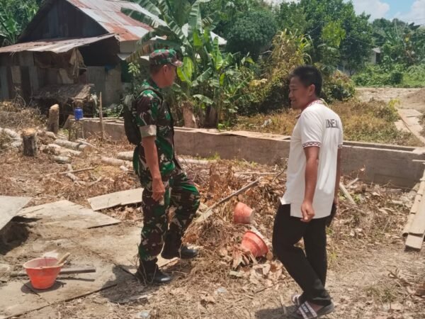 Babinsa Koramil 1001-05/Lampihong Aktif Pantau Kondisi Wilayah