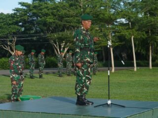 Letkol Cpl Ronald Hasudungan Silaban Pimpin Upacara Bendera di Makorem 012/TU