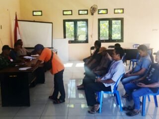 Babinsa Koramil 1707-02/Merauke Dampingi Rapat Koperasi Desa Merah Putih