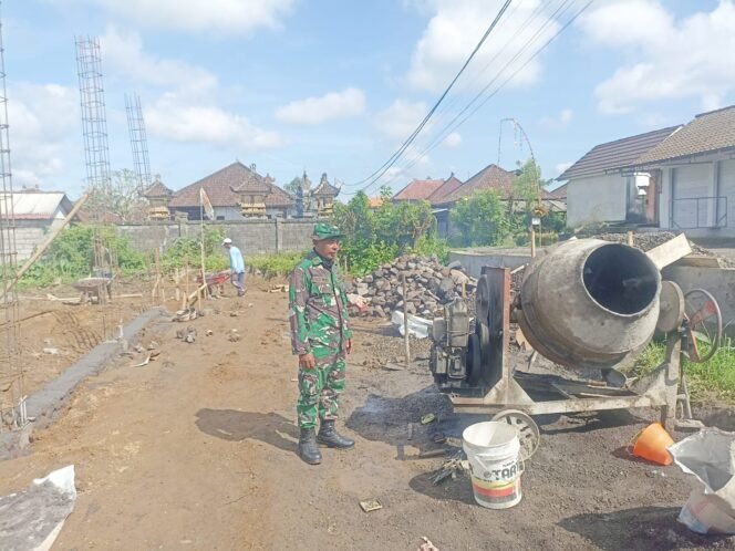 
					Babinsa Jajaran Koramil Tembuku Awasi Pembangunan KDKMP