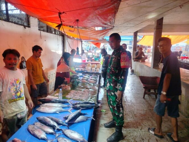 
					Pantau Harga Sembako, Sertu Zainuddin Cek Pasar Sentral Baranti Sidrap