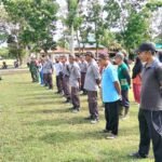 Warga Antusias Kerja Bakti, Siapkan Lapangan Upacara Pembukaan TMMD di Pangkalan Banteng