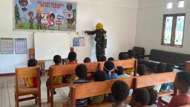 
					Pos Bulangkop Yonif 751/VJS Ajarkan Calistung kepada Anak-Anak di Perbatasan