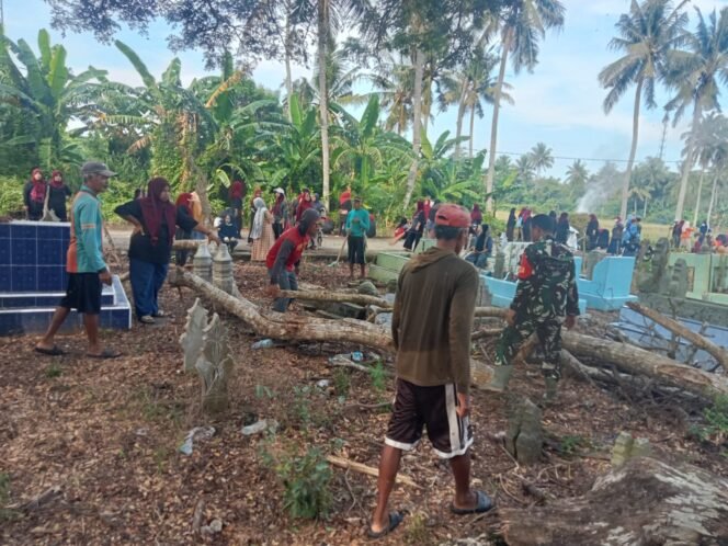 
					Bersihkan Pekuburan dan Pangkas Ranting, Babinsa Wettee Gelar Karya Bakti Massif Bersama Ribuan Warga