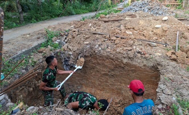 
					Satgas Jembatan Gantung Perintis Garuda Kodim 0408/BS Buat Blok Angkor Untuk Pondasi Jembatan