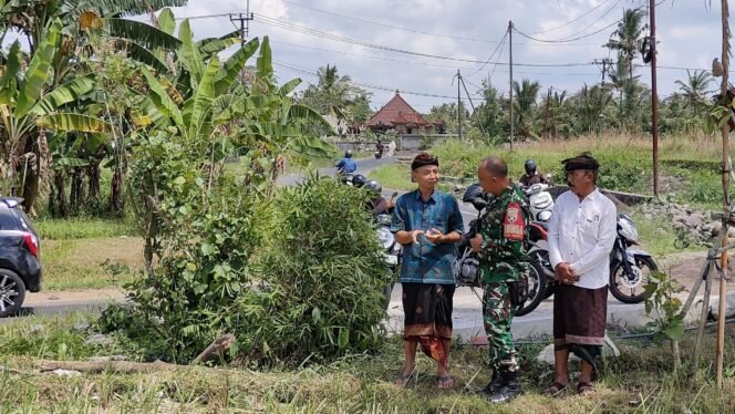 
					Babinsa Desa Demulih Laksanakan Komsos Terkait Lahan KDKMP Milik Desa Adat.
