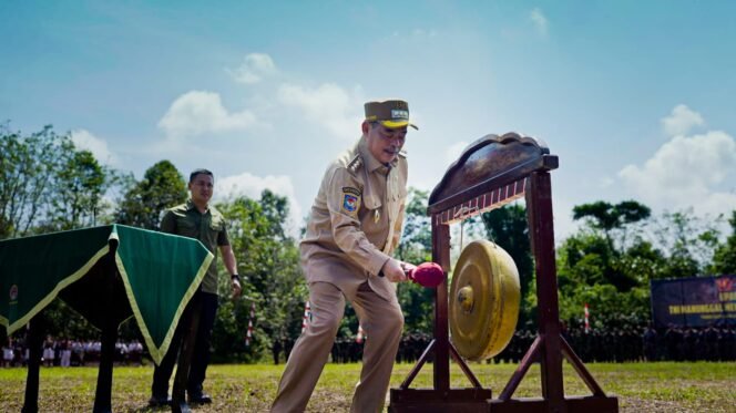 
					Bupati Lahat Bursah Zarnubi Pukul Gong, TMMD Ke-128 Kodim 0405/Lahat Resmi Dimulai