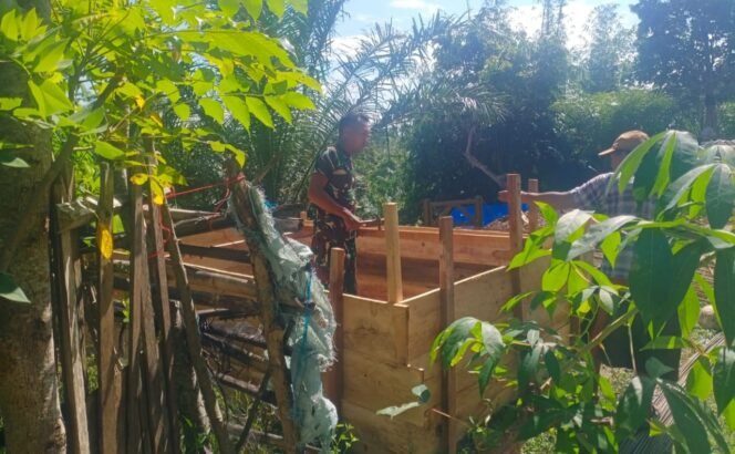 
					Satgas Jembatan Gantung Koramil 408-02/KU Pasang  Papan Pengecoran Jembatan Gantung Perintis Garuda