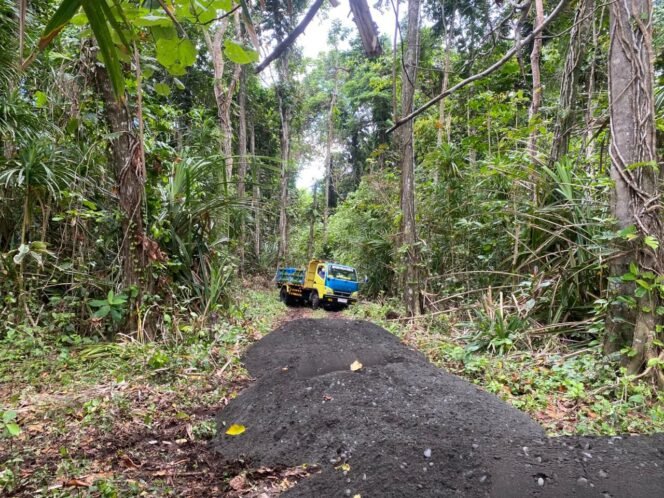 
					Drop Material TMMD Ke-128 Jadi Kunci Percepatan Pembangunan di Tanah Rubuh