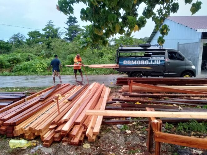 
					Dansatgas TMMD Ke-128 Tekankan Pentingnya Distribusi Material Tepat Sasaran