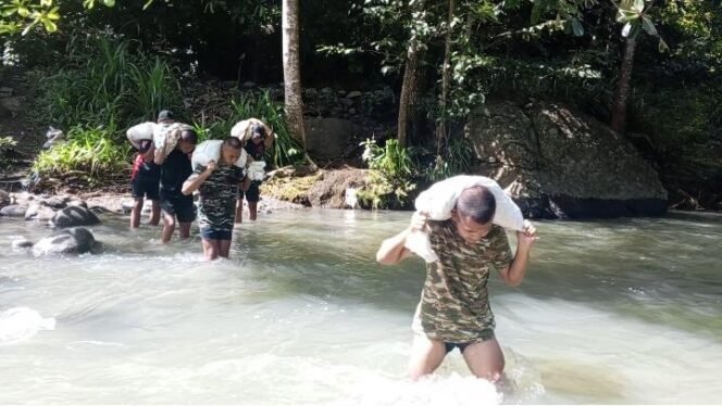 
					‎Meski Terendam Hujan, TNI Tetap Tuntaskan Pondasi Jembatan Garuda ‎
