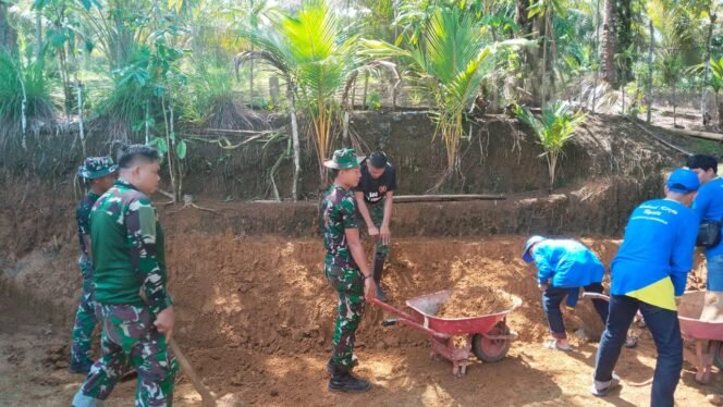 
					Gotong Royong Warnai Renovasi Rumah Warga dalam TMMD Ke-128 Seluma
