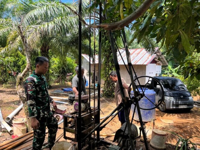 
					Gotong Royong Warnai Pengeboran Sumur TMMD Ke-128 di Seluma