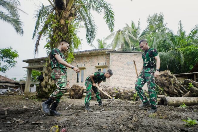 
					Bangun MCK, TMMD Ke-128 Kodim 0405/Lahat Perkuat Hidup Sehat Warga Lubuk Tampang