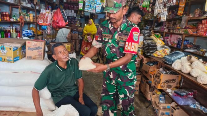 
					Babinsa Koramil Jaya Lakukan Monitoring Harga Sembako di Pasar Tradisional