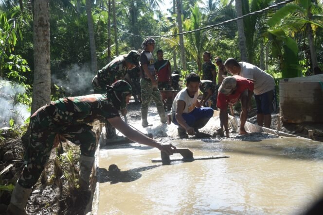 
					Tidak Hanya Jalan, TMMD Ke 128 Kodim 1003/HSS Juga Bangun Air Bersih dan Lapangan Voli di Pantai Ulin
