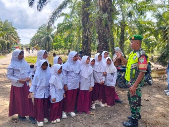 
					Siswa SD Negeri Kuala Tripa Terima Materi Wawasan Kebangsaan dari Babinsa