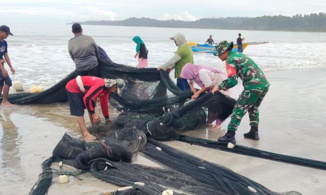 
					Lewat Komsos, Babinsa Perkuat Kesadaran Nelayan Akan Kelestarian Laut