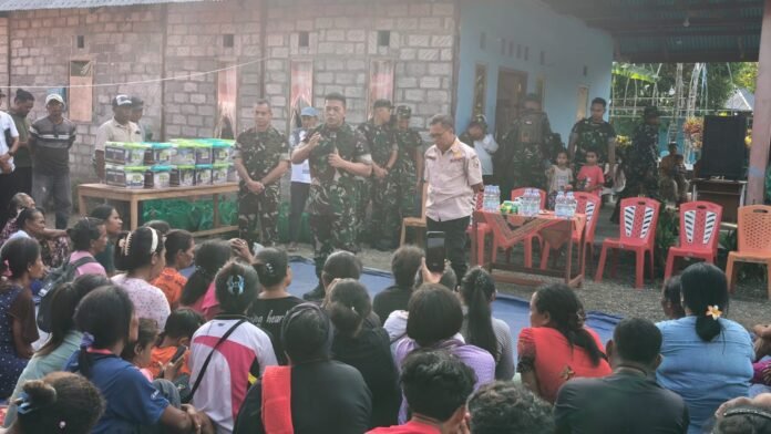 Pangdam XV/Pattimura Mayjen TNI Doddy Triwinarto langsung terjun dan hadir di tengah dua kelompok warga yang bertikai
