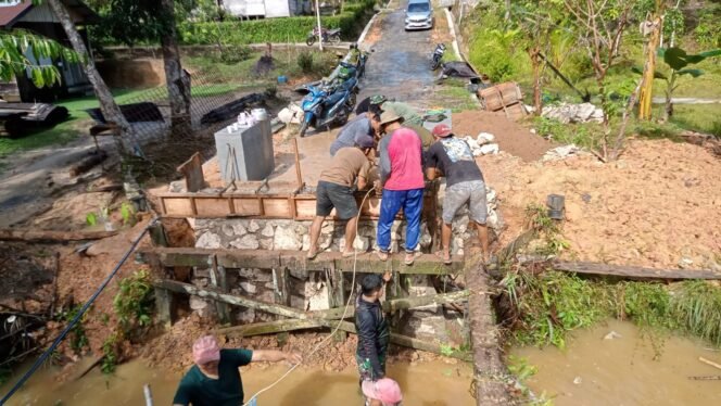
					Tanpa Kenal Lelah, Pengerjaan Jembatan Garuda Terus Berjalan