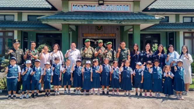 
					TNI Sahabat Anak, Kodim 0428/Mukomuko Terima Kunjungan TK HKBP Penarik