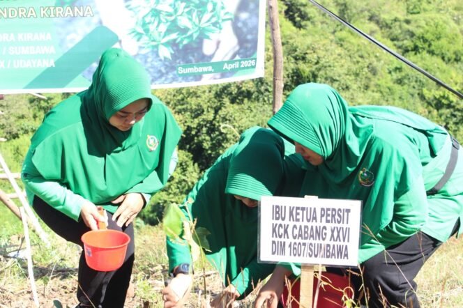 
					Persit KCK Cab XXVI Kodim 1607 Tanam Pohon untuk Kelestarian Lingkungan Momentum HUT Persit 2026, Aksi Nyata Penghijauan di Desa Kerato