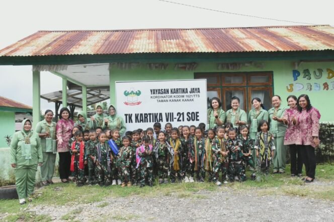 
					Kedekatan Danrem 161/WS dan Ibu Persit Membuat Anak TK Kartika SoE Berseri