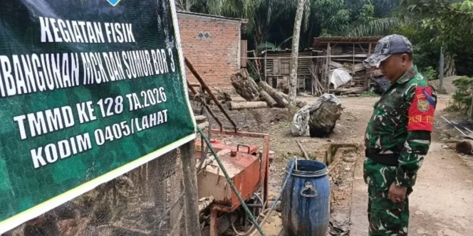 
					Pastikan Kualitas, Satgas TMMD ke-128 Kodim 0405/Lahat Tinjau Pembangunan MCK di Lubuk Tampang