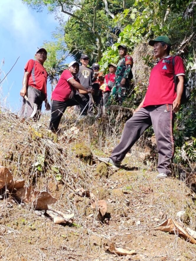 
					Cek Pompa Air Dan Ukur Jalan Menuju Pompa, Babinsa Timuhun Tunjukkan Dedikasi TNI Ada Dan Senantiasa Jadi Solusi