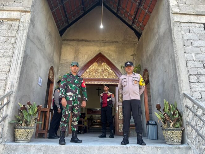 
					Babinsa Bebalang Jaga Kondusifitas Saat Ibadah Minggu II Sesudah Paskah.