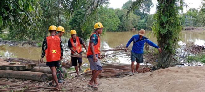 
					Besi Cor di Drop Ke Seberang Guna Percepatan Pembangunan Jembatan Perintis Garuda.