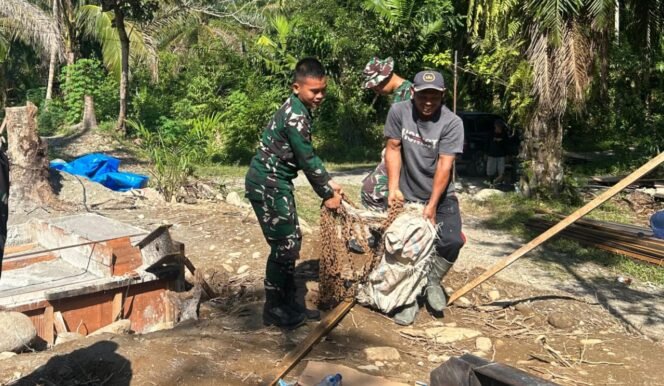 
					Semangat Kebersamaan Satgas Jembatan Gantung Perintis Garuda Koramil 408-05/Manna  Pembangunan Jembatan Gantung