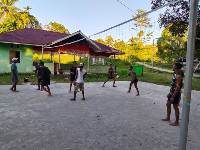 
					Lewat Voli Bersama, Satgas TMMD ke-128 Kodim 1801/Manokwari Perkuat Kemanunggalan dengan Warga