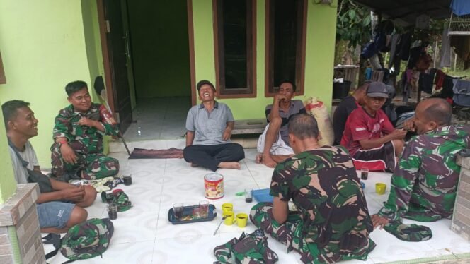 
					Harmony Keakraban Prajurit Satgas TMMD Reguler ke-128 Kodim 1014/Pangkalan Bun Bersama Warga Desa Sungai Hijau