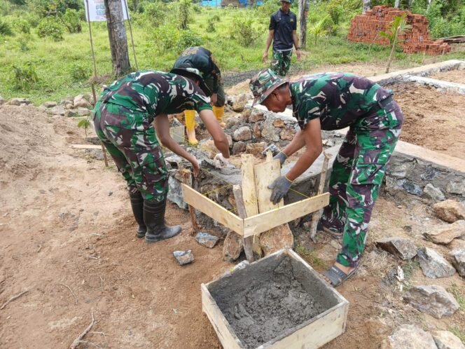 
					Satgas TMMD Ke-128 Kodim 1430/Konut Genjot Penggalian Lubang MCK, Wujud Nyata Program Unggulan Kasad