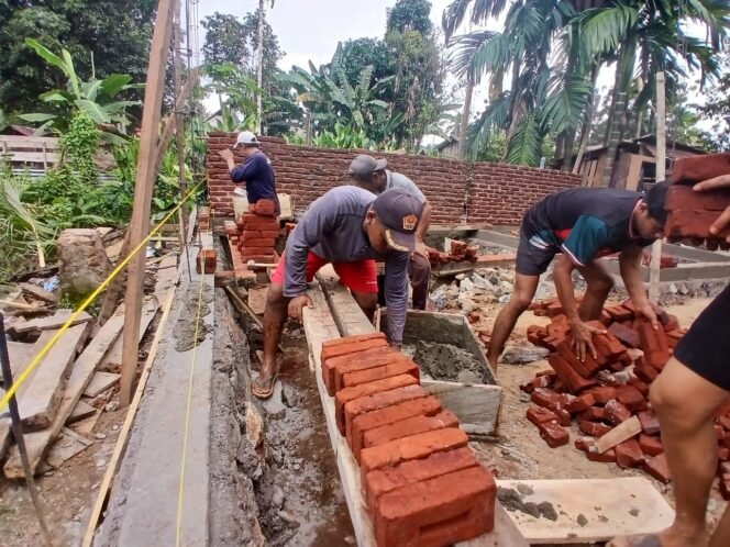 
					Dari Bata ke Harapan, TMMD ke-128 Bangun Asa Keluarga Bapak Budi di Konawe Utara