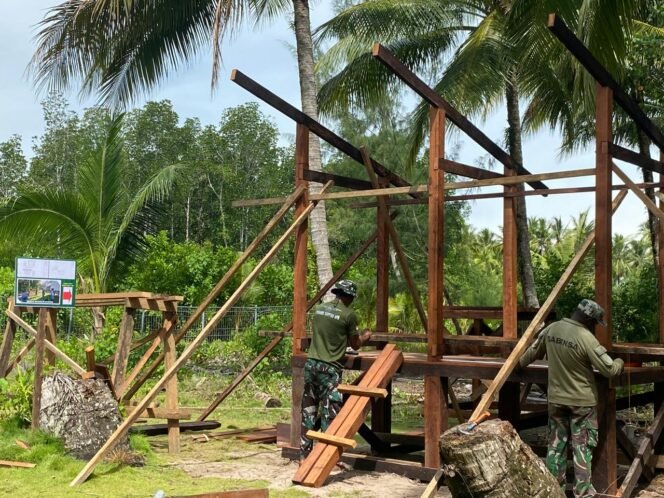 
					Umat Gereja Santo Klemenst Sambut Gembira Pembangunan MCK dan Sumur Bor TMMD